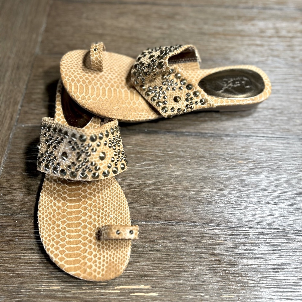 Carlos Santana Ring Toe Leather Sandals size 7 - Picture 1 of 9